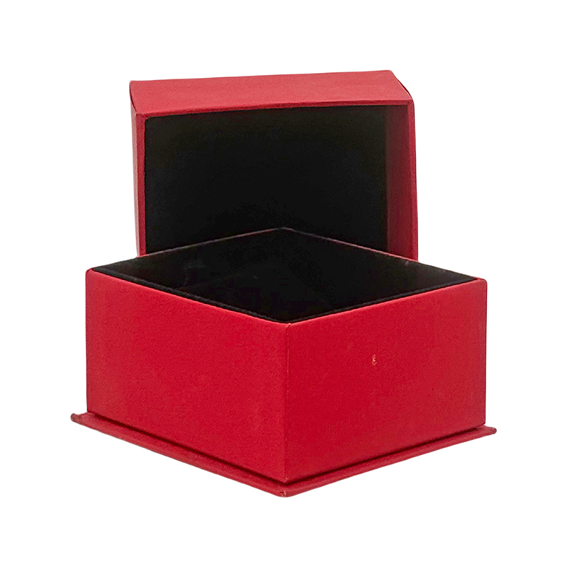 How can a jewelry box create a high-end, luxurious atmosphere through color matching?
